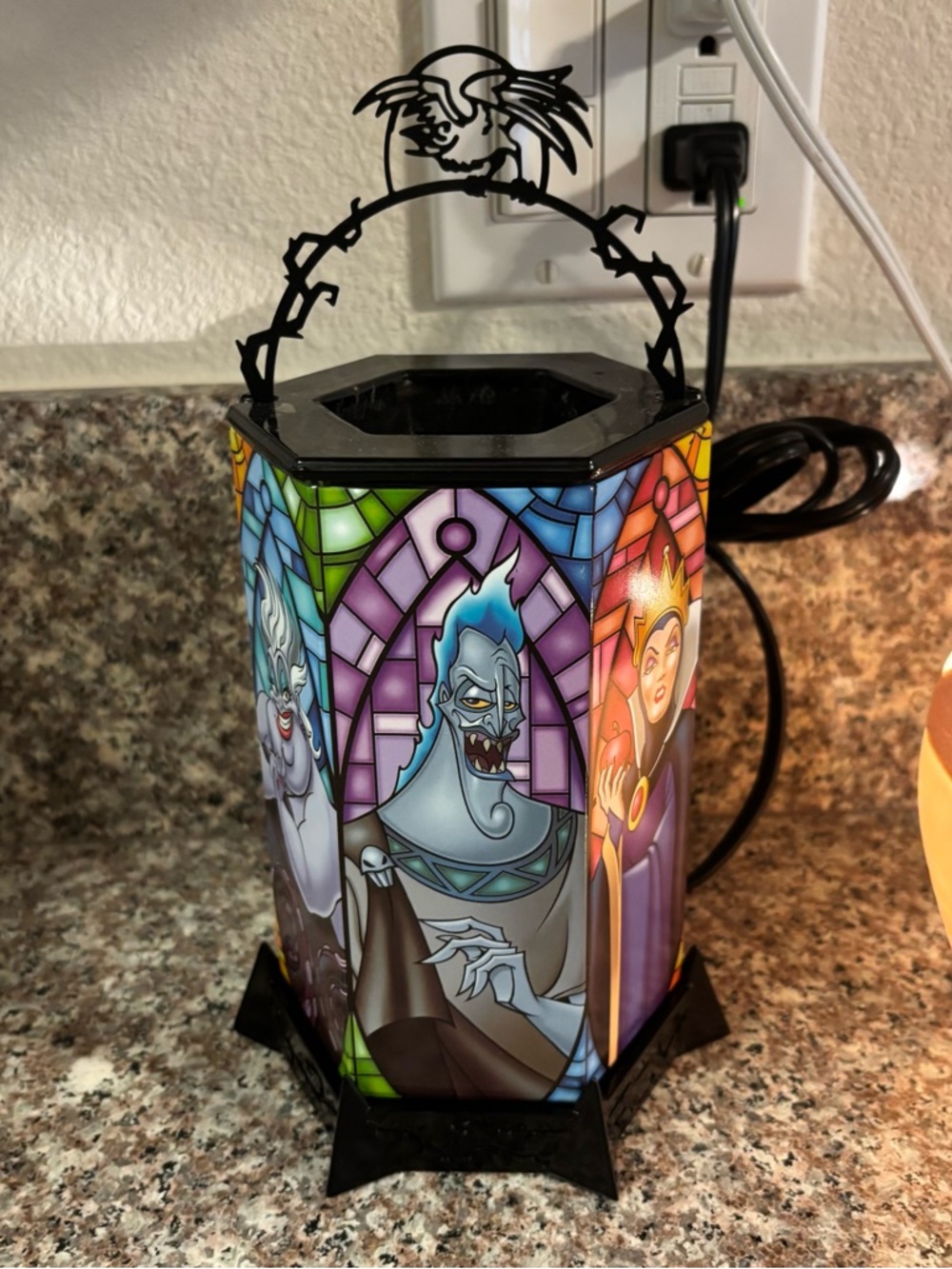 Disney scentsy  Villains Stained Glass Style Lamp - Ursula Accent Light - Picture 12 of 14